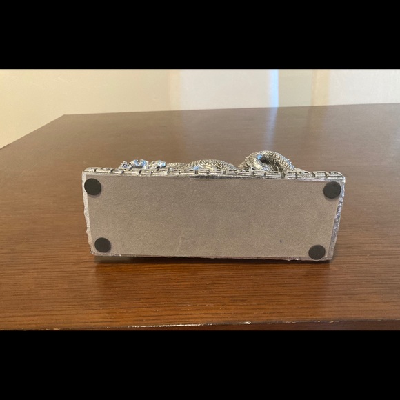 Reflective, plastic dragon decoration - Picture 6 of 7